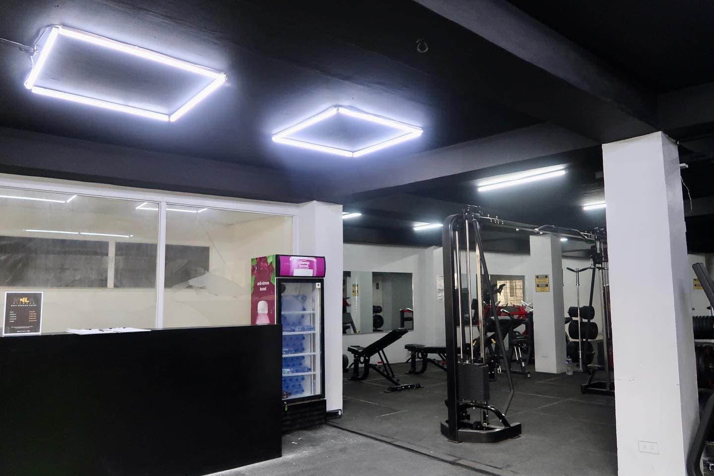 Overview of the MNLA Fitness floor with LED light frames